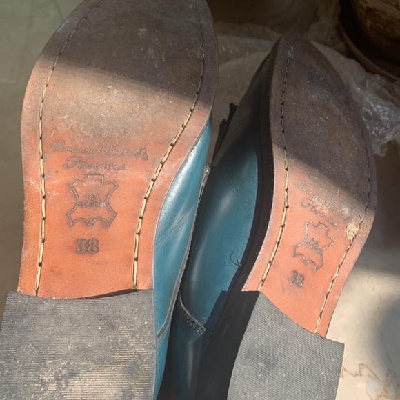 BEAUTIFULLY UNIQUE FROM A BOUTIQUE: Teal real leather handcrafted brogues. - Picture 10 of 10